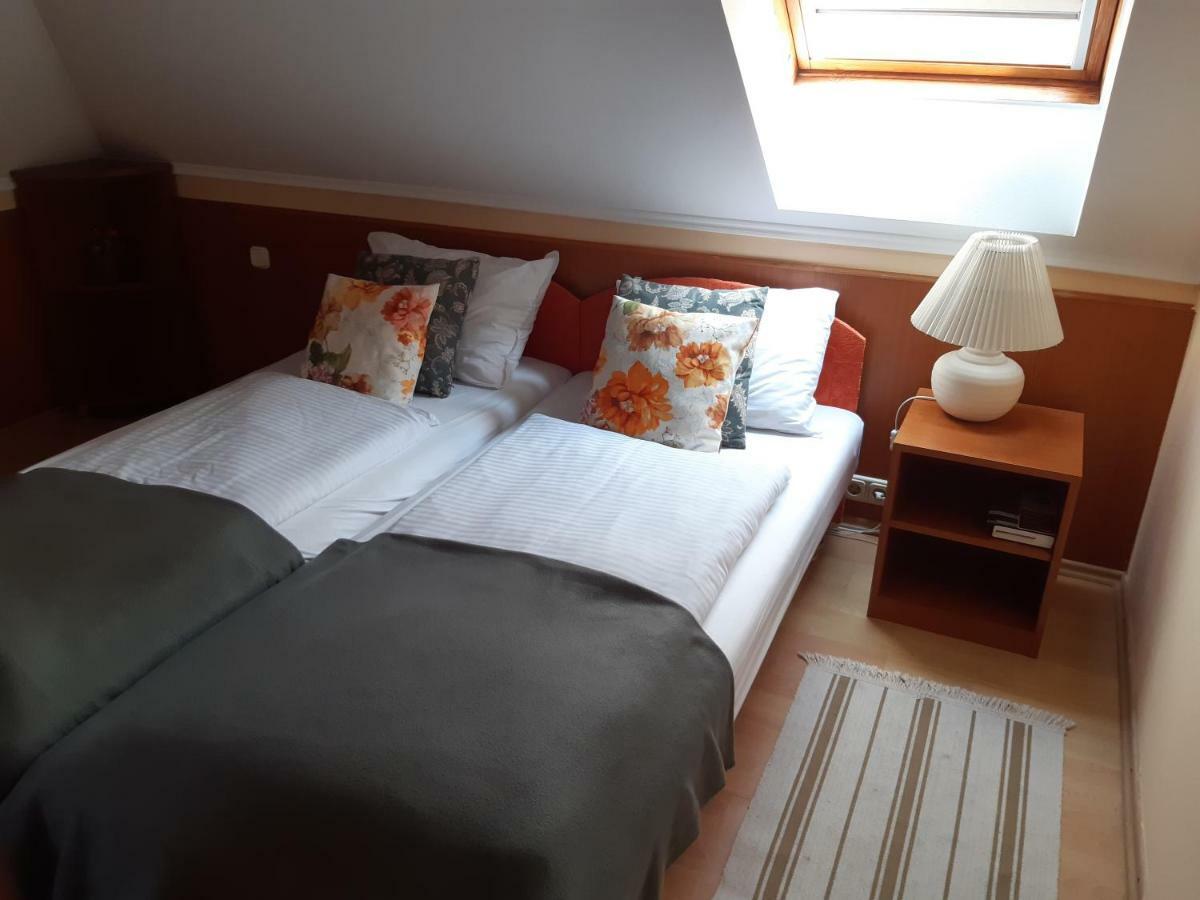 Szalay Villa Veszprém Buitenkant foto