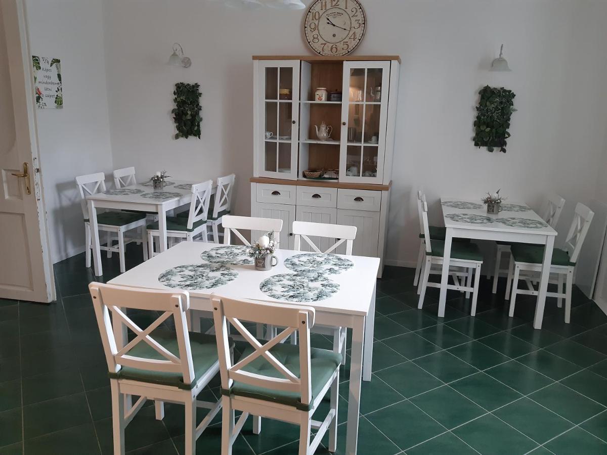 Szalay Villa Veszprém Buitenkant foto